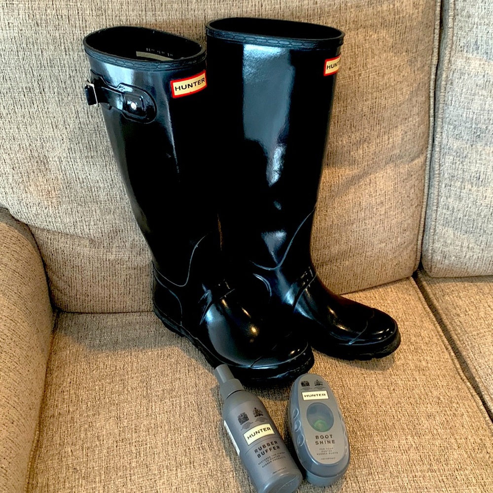 Hunter Glossy Black classic tall rain boot - size 7